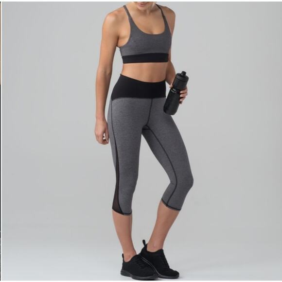 Lululemon Train Times Crop 17" Heathered Black Leggings in Size 8 - Picture 1 of 11